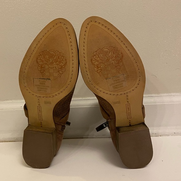 NWT Vince Camuto suede perforated booties 5-1/2 - Picture 7 of 7